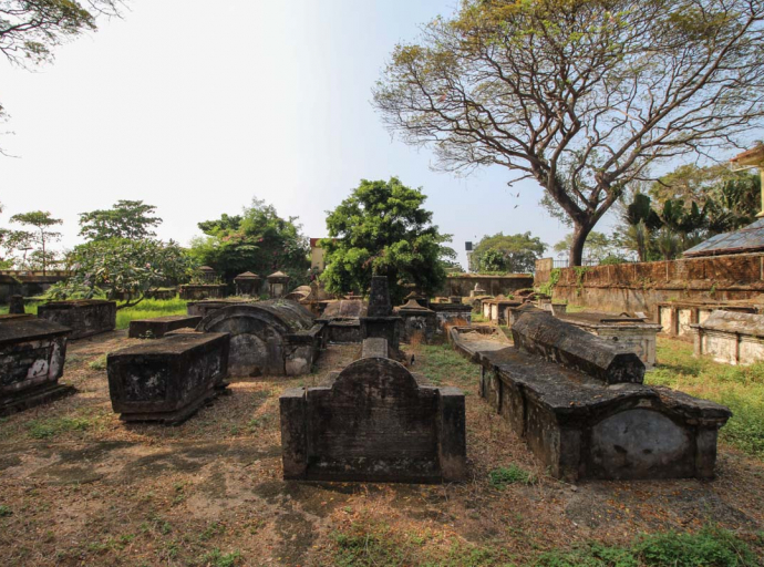 Fort Kochi - Overview of Dutch-related tombs at the Dutch Cemetery