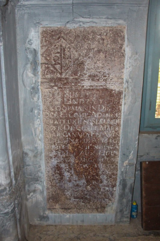 Grafmonument Robbert Lindzaij in de St. Francis Church Fort Kochi