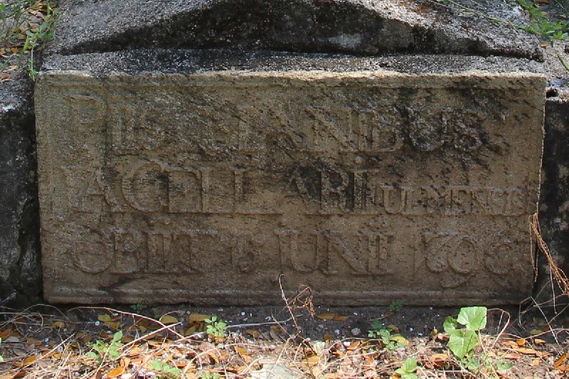 Text plate on the tombe of Cellarius (photo René ten Dam, 2020)