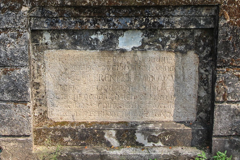 Detail of the tombstone of the Wolff family (photo René ten Dam, 2020)