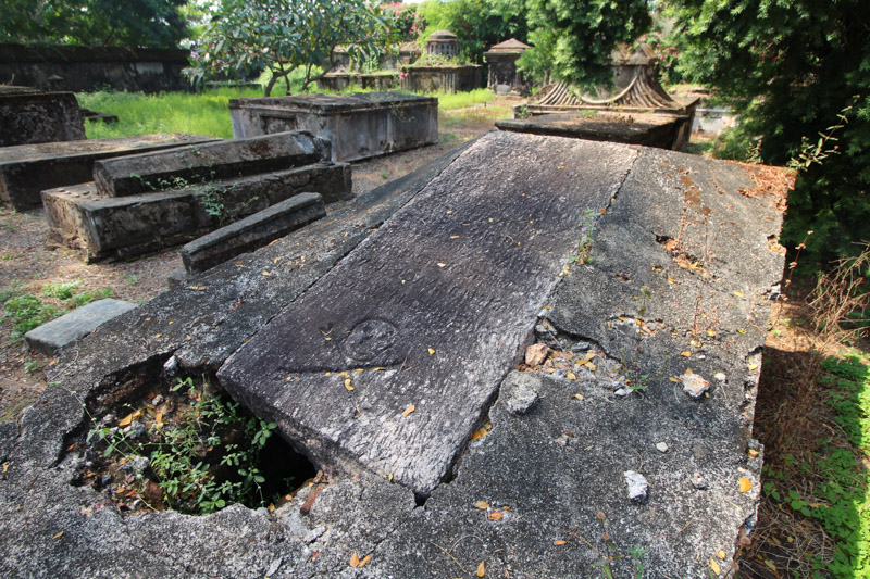 Tomb of an unknown 82-year old (photo René ten Dam, 2020)
