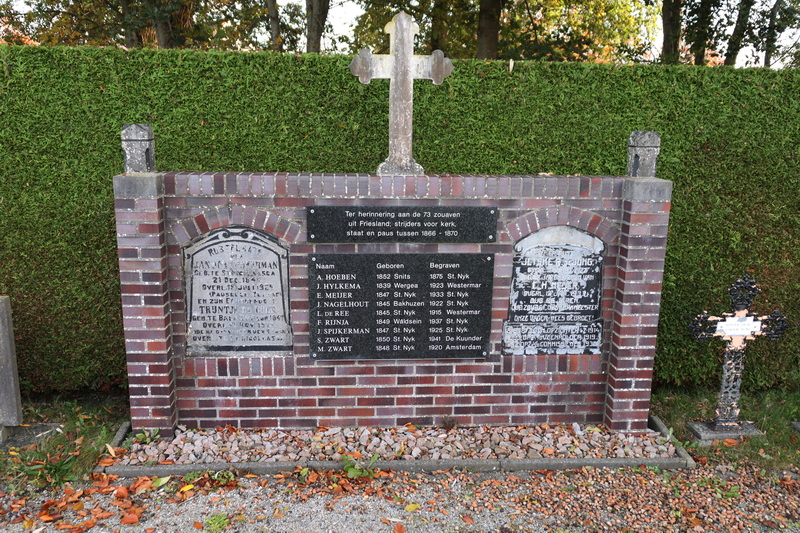 Op het katholieke kerkhof in Sint Nicolaasga zijn ze de zouaven niet vergeten. Er is in 2002 een heus monument voor hen opgericht