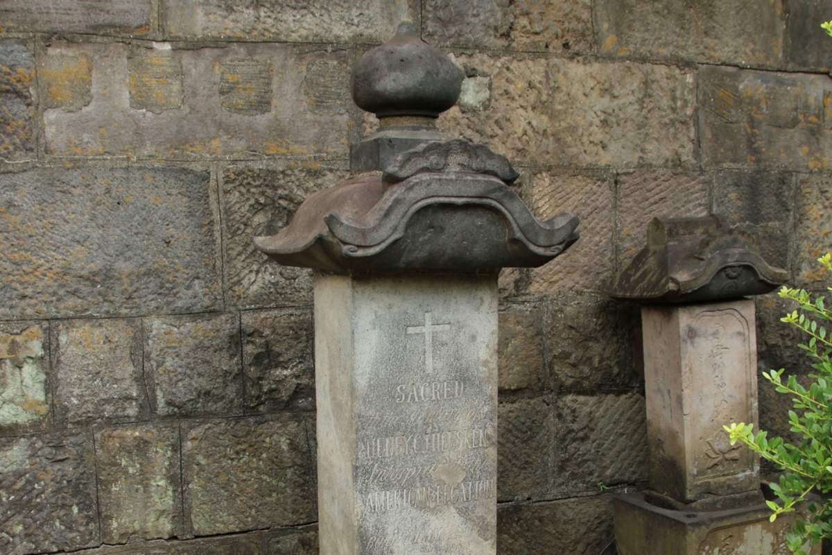 Heusken's grave