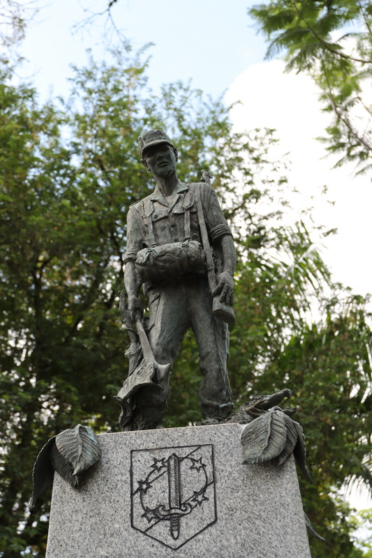 Detail van het TRIS-monument bij Fort Zeelandia